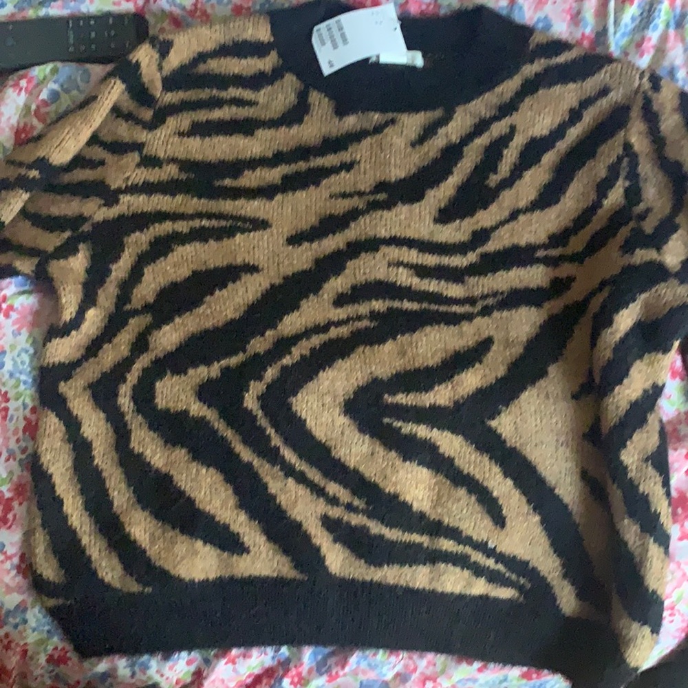 H&M NEVER WORN STYLISH SWEATER